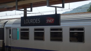 En gare de Lourdes